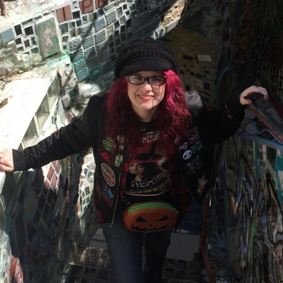 Meet your Posher, Living Dead Girl Nicole - Picture 4 of 15